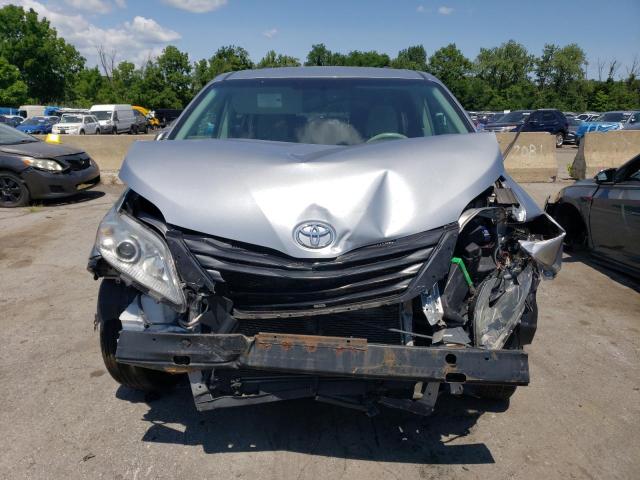 Photo 4 VIN: 5TDKK3DC7DS358241 - TOYOTA SIENNA LE 