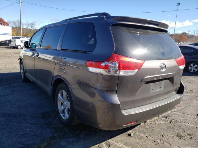 Photo 2 VIN: 5TDKK3DC7DS359647 - TOYOTA SIENNA LE 