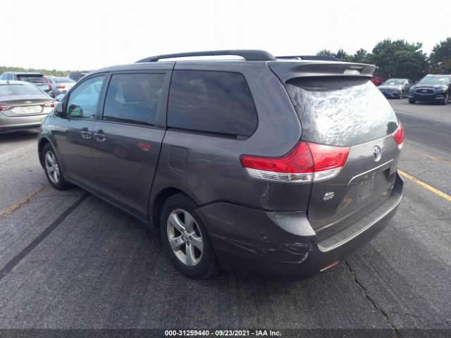 Photo 2 VIN: 5TDKK3DC7DS379848 - TOYOTA SIENNA 