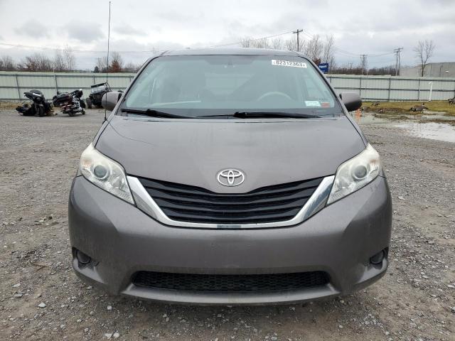 Photo 4 VIN: 5TDKK3DC7DS385584 - TOYOTA SIENNA LE 