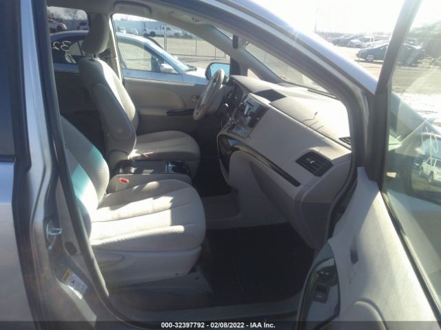 Photo 4 VIN: 5TDKK3DC7DS399386 - TOYOTA SIENNA 