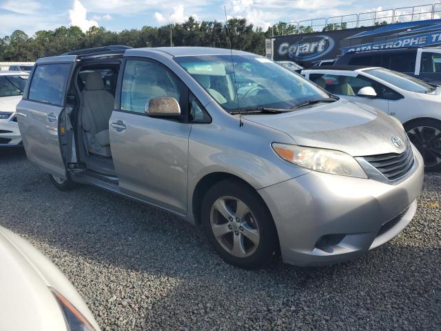 Photo 3 VIN: 5TDKK3DC7ES413059 - TOYOTA SIENNA LE 