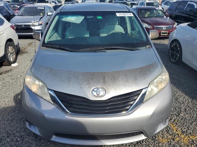 Photo 4 VIN: 5TDKK3DC7ES413059 - TOYOTA SIENNA LE 