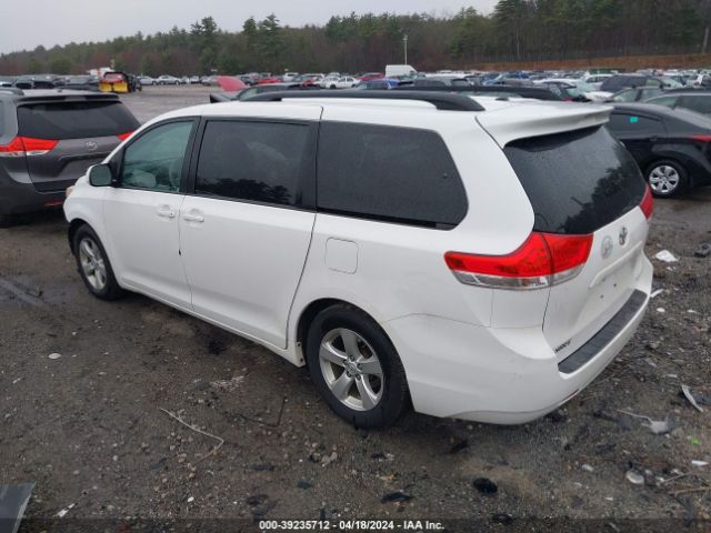 Photo 2 VIN: 5TDKK3DC7ES414633 - TOYOTA SIENNA 