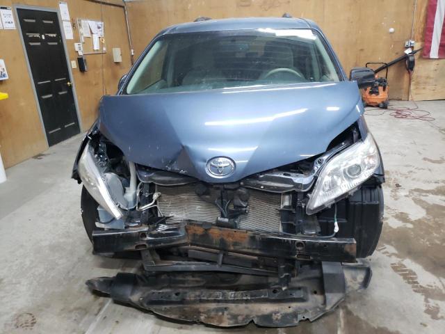 Photo 4 VIN: 5TDKK3DC7ES435059 - TOYOTA SIENNA LE 