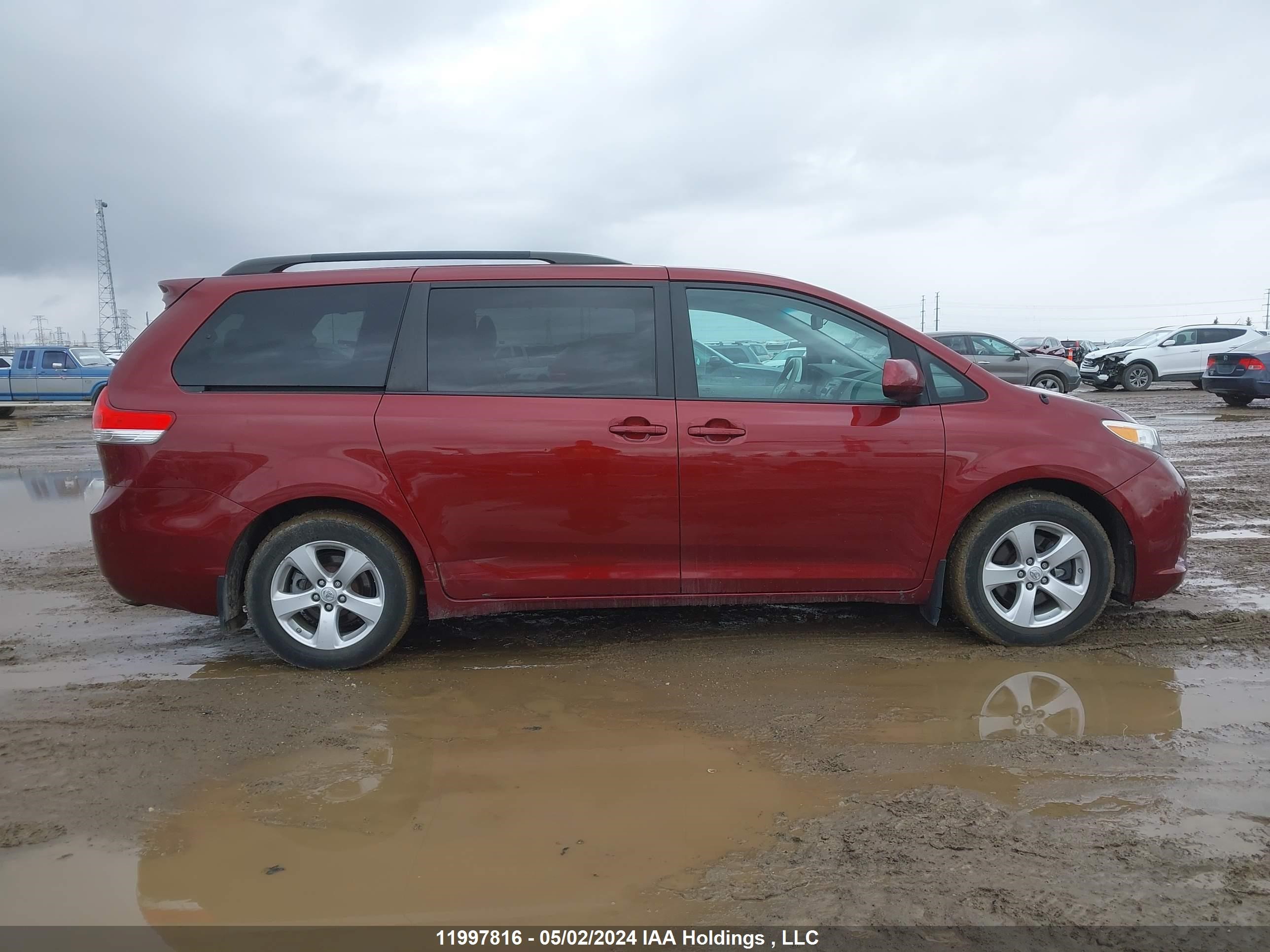 Photo 12 VIN: 5TDKK3DC7ES459801 - TOYOTA SIENNA 