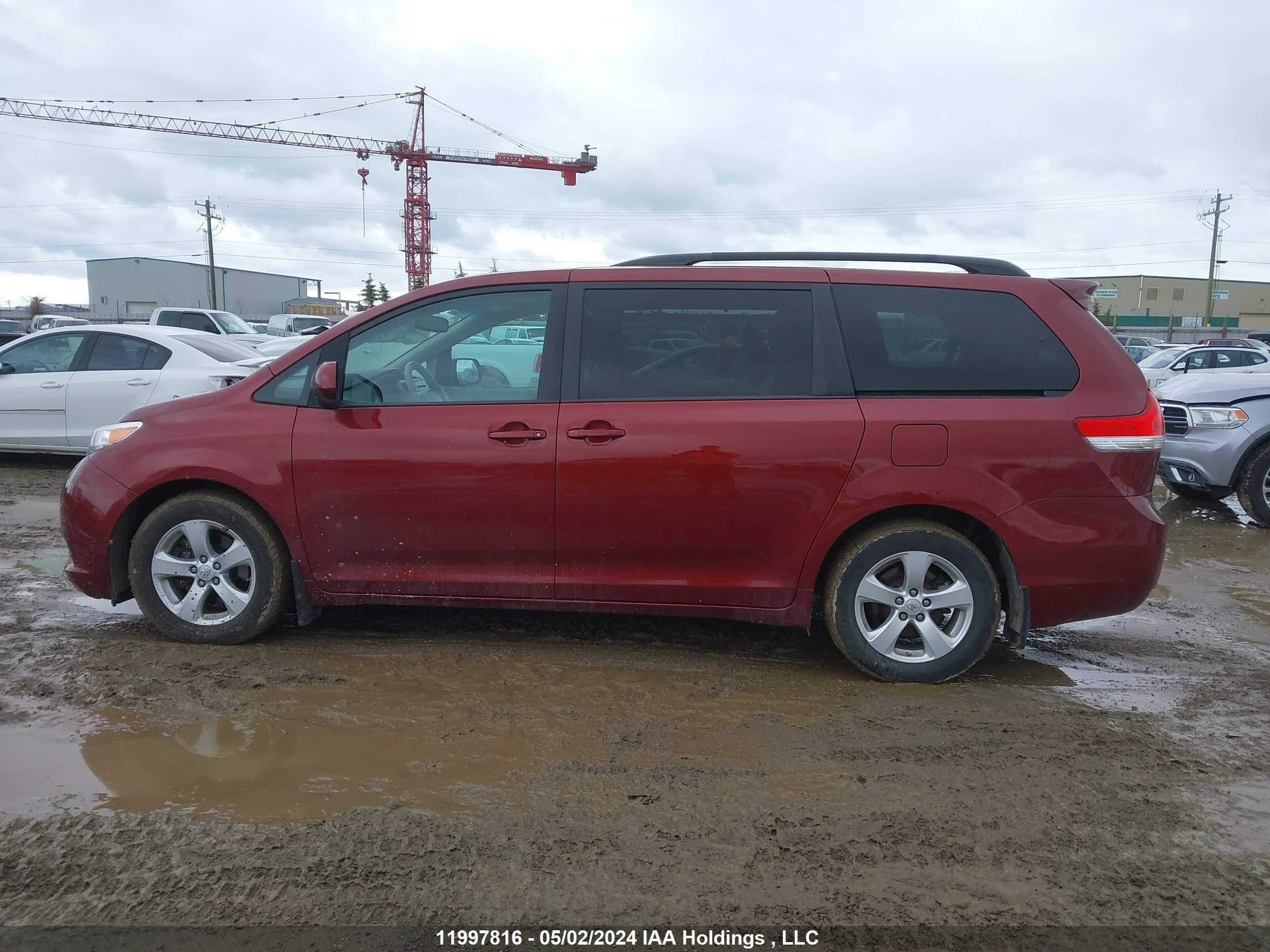 Photo 13 VIN: 5TDKK3DC7ES459801 - TOYOTA SIENNA 