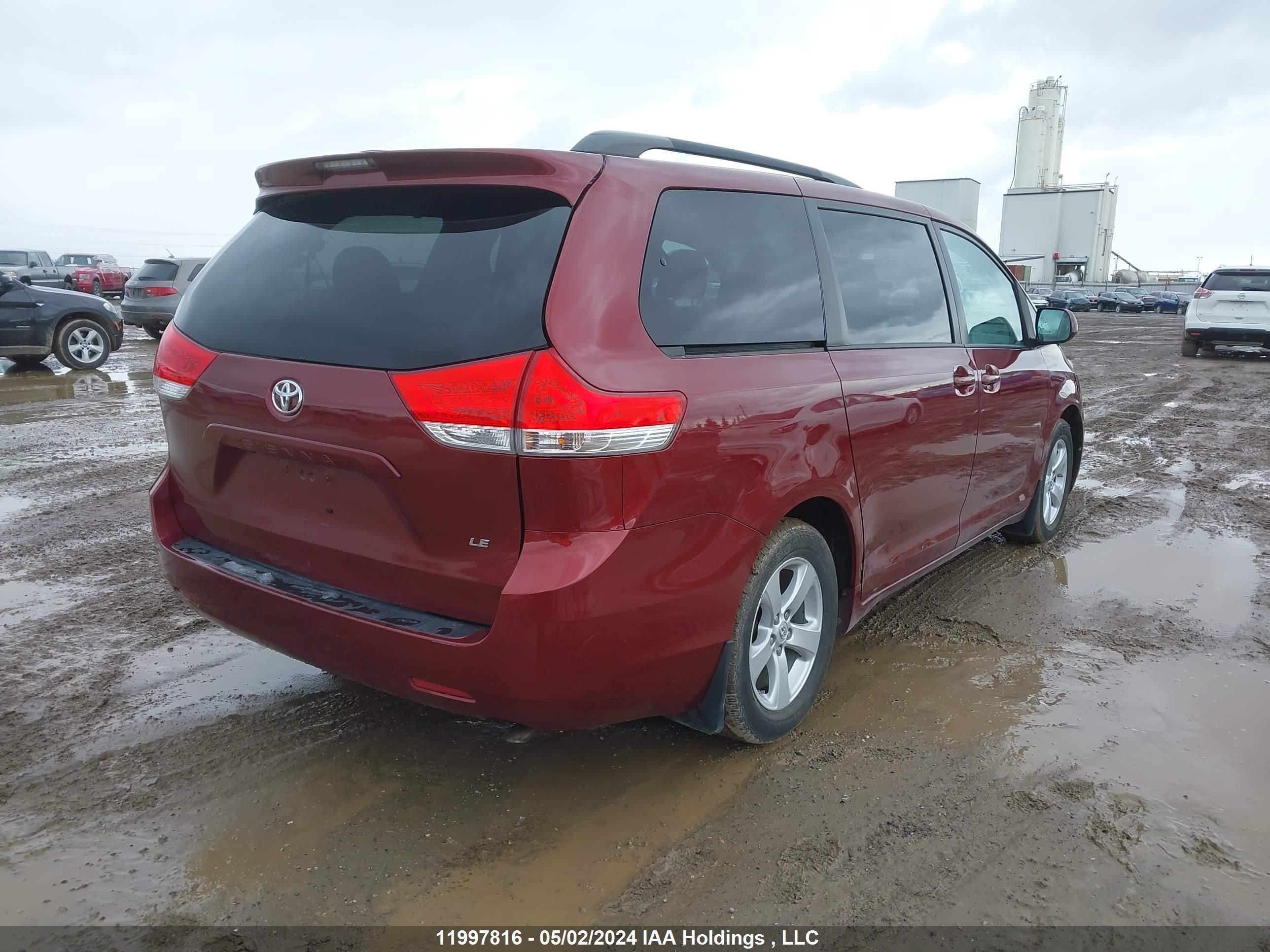 Photo 3 VIN: 5TDKK3DC7ES459801 - TOYOTA SIENNA 