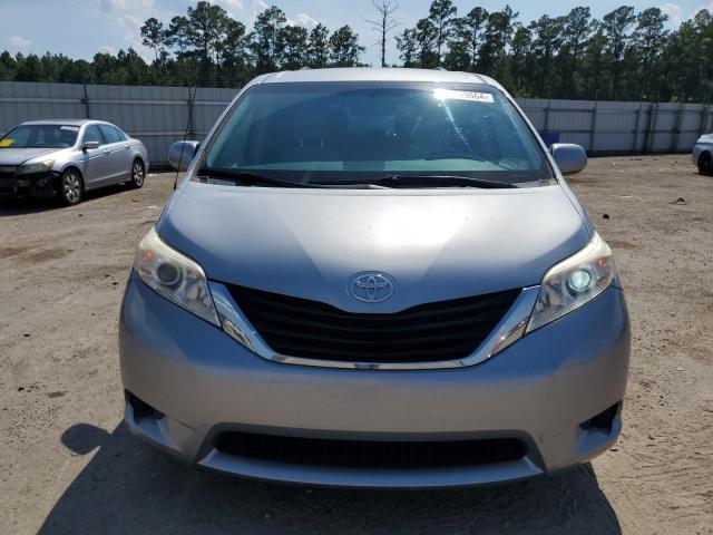 Photo 4 VIN: 5TDKK3DC7ES462701 - TOYOTA SIENNA LE 