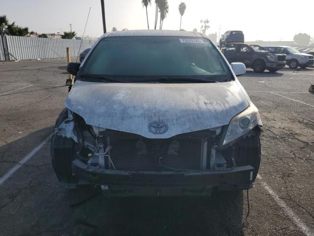 Photo 4 VIN: 5TDKK3DC7ES476551 - TOYOTA SIENNA LE 