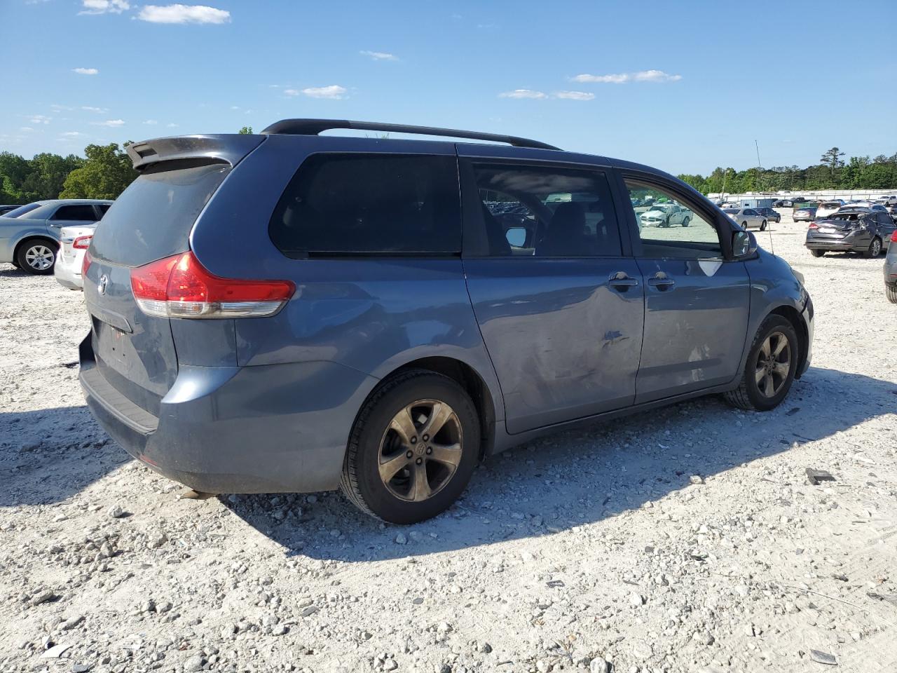 Photo 2 VIN: 5TDKK3DC7ES477005 - TOYOTA SIENNA 