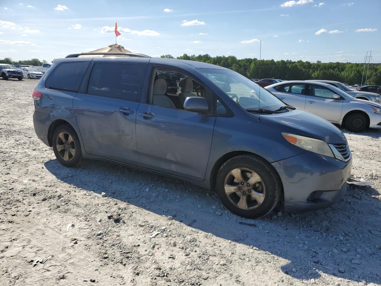 Photo 3 VIN: 5TDKK3DC7ES477005 - TOYOTA SIENNA 