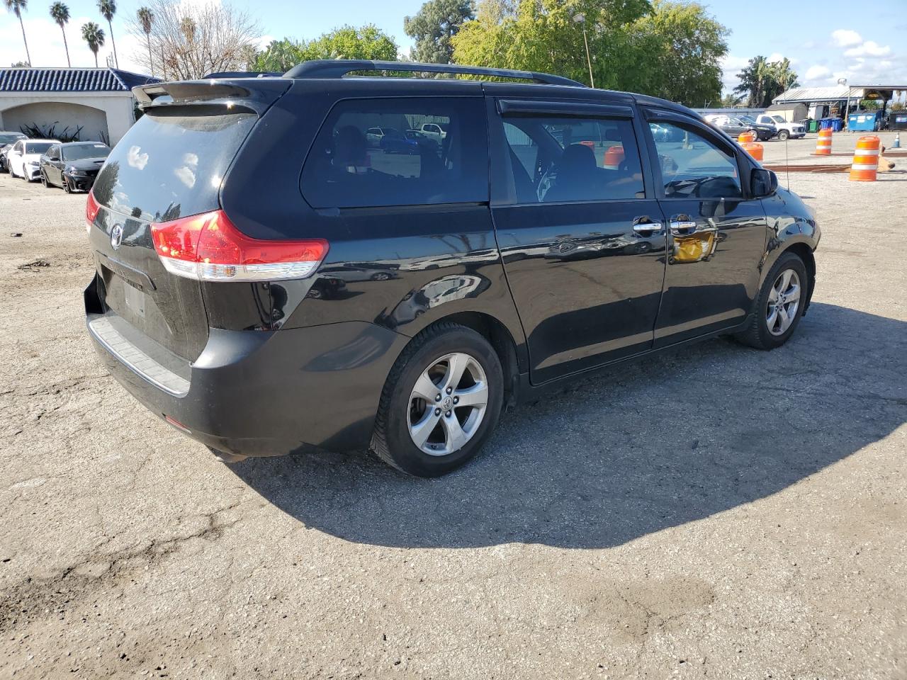 Photo 2 VIN: 5TDKK3DC7ES479112 - TOYOTA SIENNA 