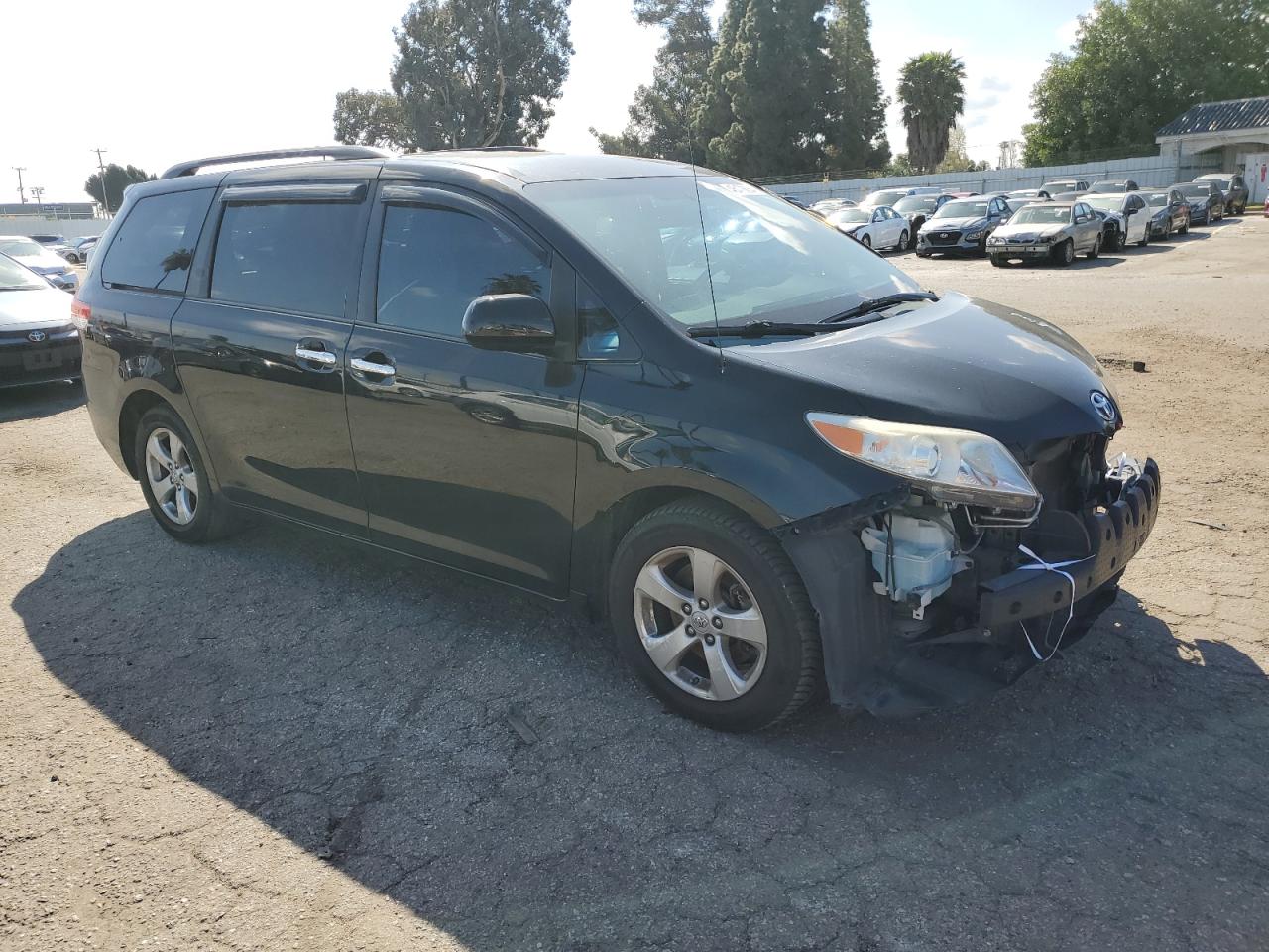 Photo 3 VIN: 5TDKK3DC7ES479112 - TOYOTA SIENNA 