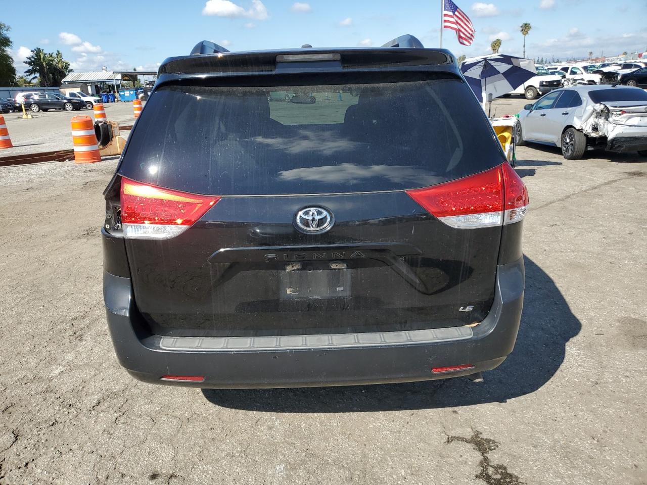 Photo 5 VIN: 5TDKK3DC7ES479112 - TOYOTA SIENNA 