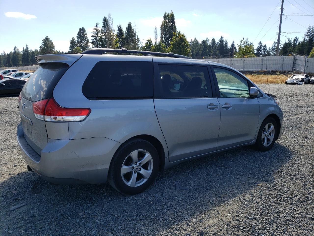 Photo 2 VIN: 5TDKK3DC7ES519673 - TOYOTA SIENNA 