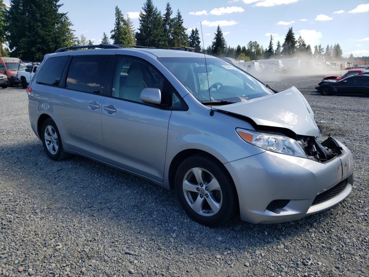 Photo 3 VIN: 5TDKK3DC7ES519673 - TOYOTA SIENNA 