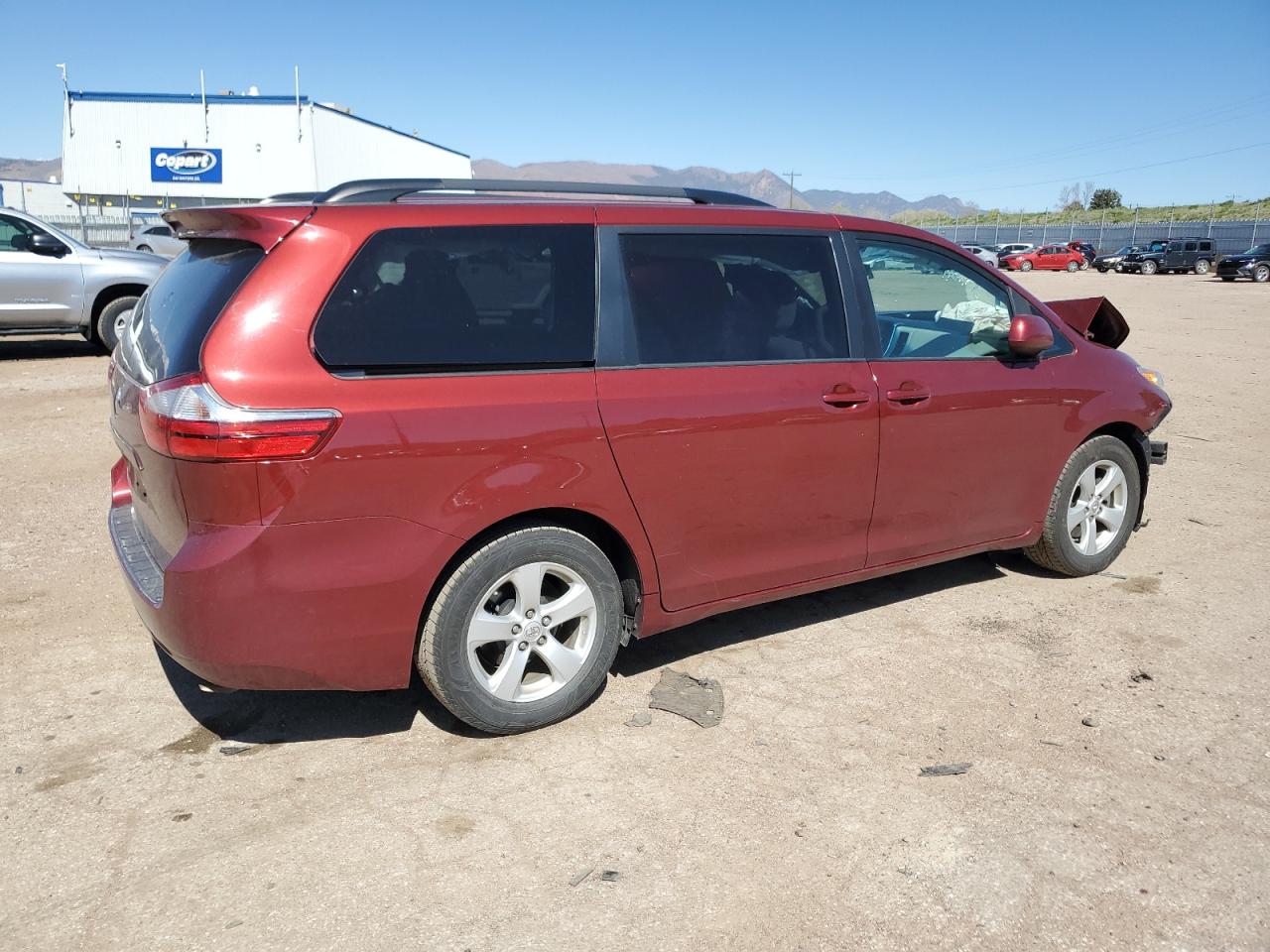 Photo 2 VIN: 5TDKK3DC7FS546695 - TOYOTA SIENNA 