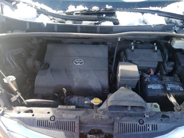 Photo 6 VIN: 5TDKK3DC7FS578031 - TOYOTA SIENNA LE 