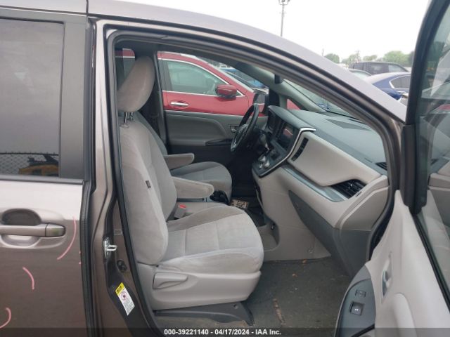 Photo 4 VIN: 5TDKK3DC7FS588283 - TOYOTA SIENNA 