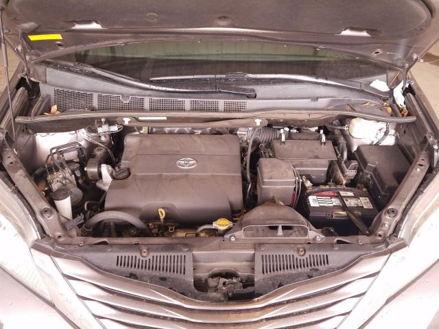 Photo 6 VIN: 5TDKK3DC7FS671504 - TOYOTA SIENNA LE 