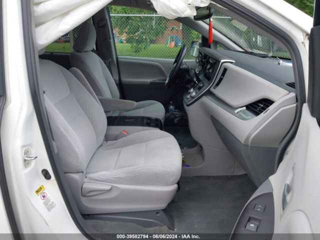 Photo 4 VIN: 5TDKK3DC7FS684883 - TOYOTA SIENNA 