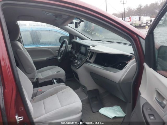 Photo 4 VIN: 5TDKK3DC7GS699627 - TOYOTA SIENNA 