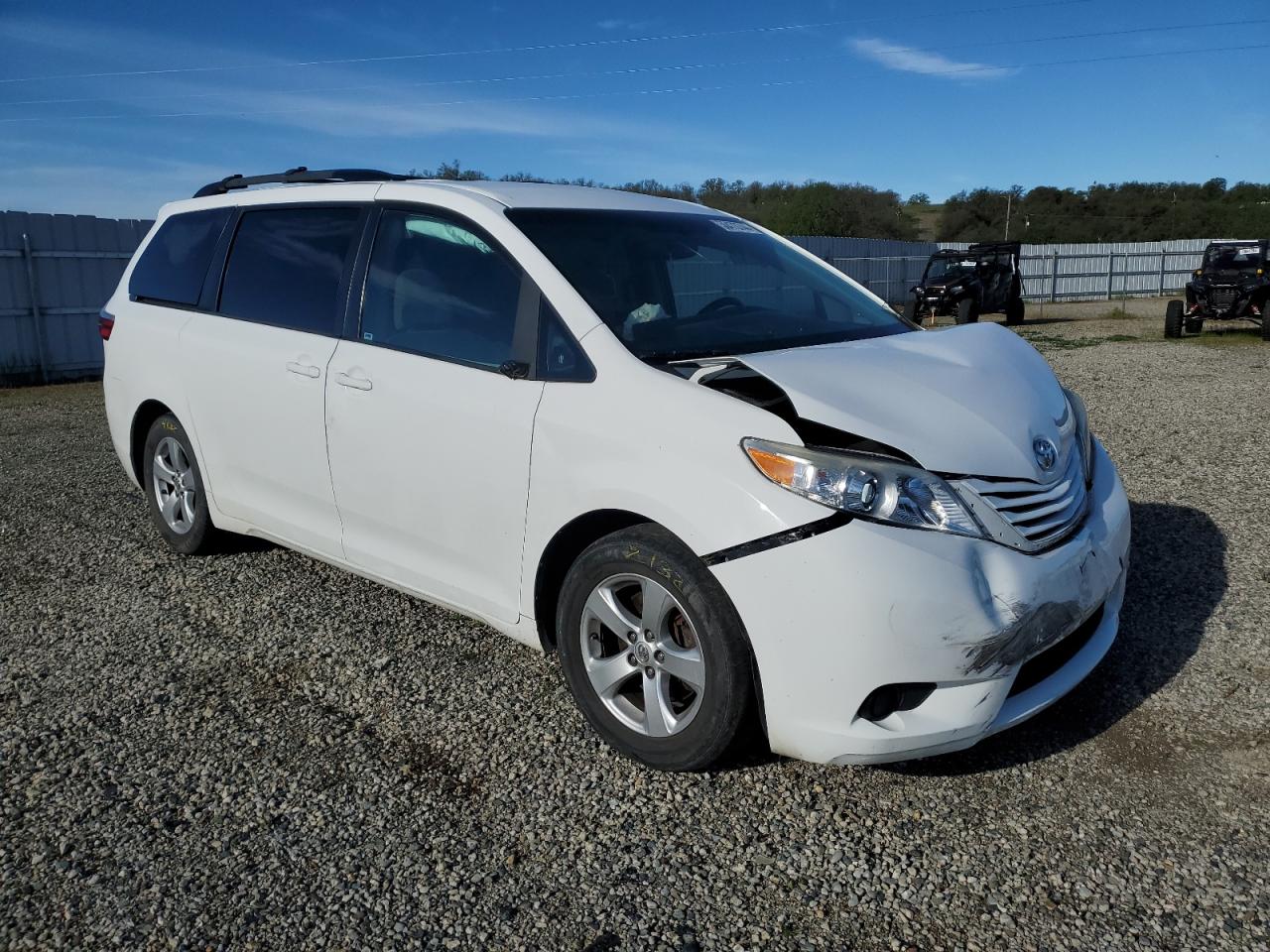 Photo 3 VIN: 5TDKK3DC7GS703157 - TOYOTA SIENNA 