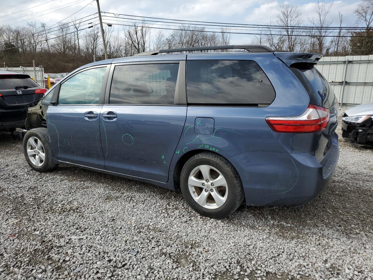 Photo 1 VIN: 5TDKK3DC7GS710416 - TOYOTA SIENNA 