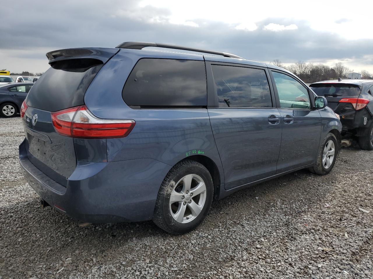 Photo 2 VIN: 5TDKK3DC7GS710416 - TOYOTA SIENNA 