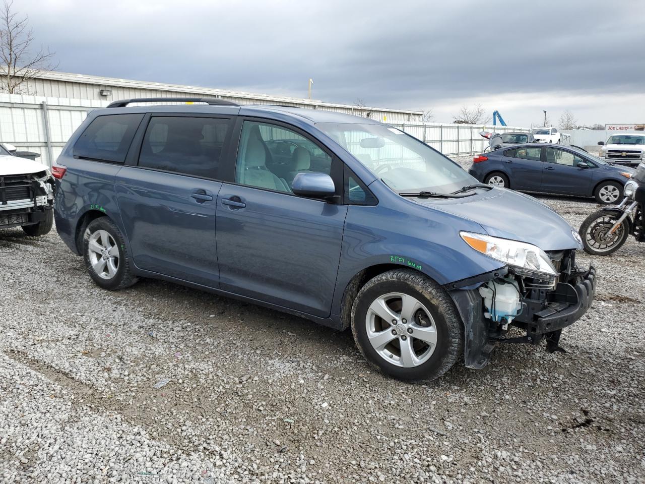 Photo 3 VIN: 5TDKK3DC7GS710416 - TOYOTA SIENNA 