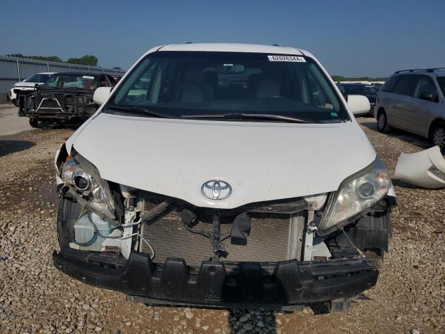 Photo 4 VIN: 5TDKK3DC7GS714627 - TOYOTA SIENNA LE 