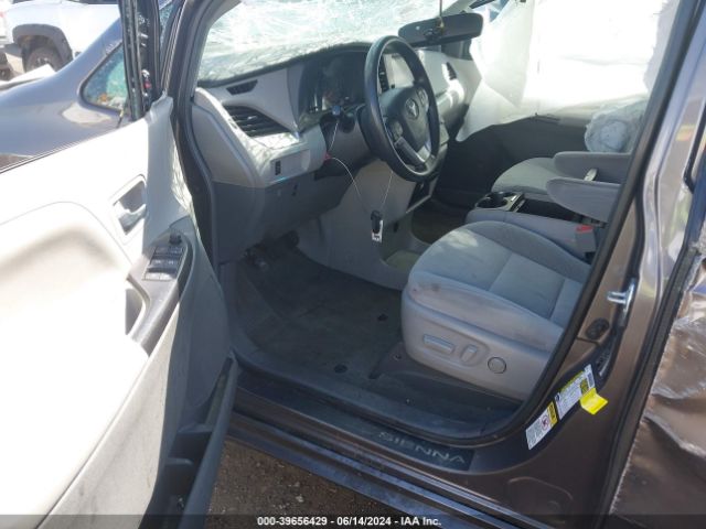 Photo 4 VIN: 5TDKK3DC7GS715762 - TOYOTA SIENNA 