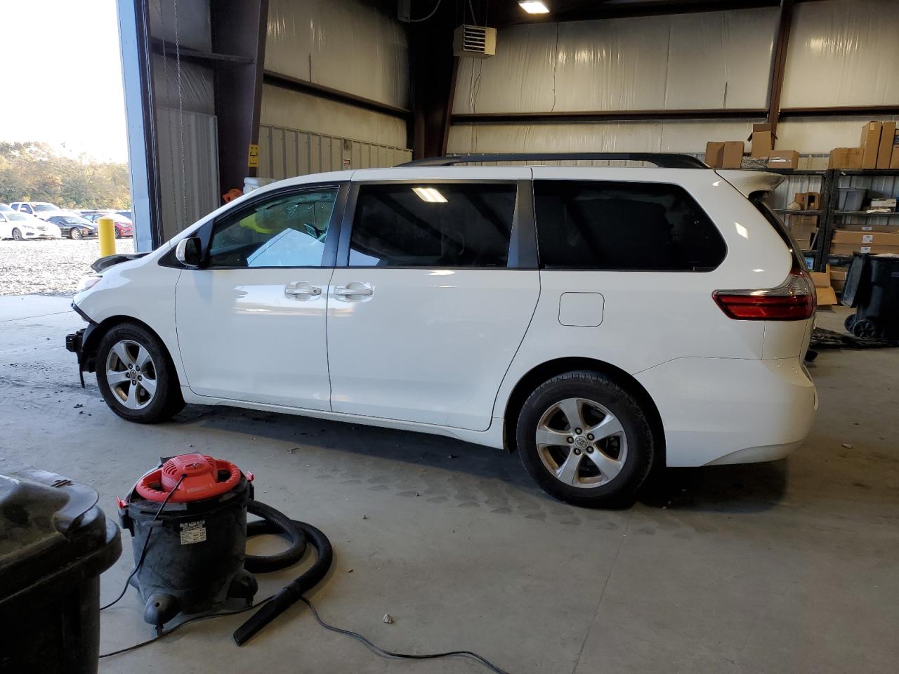 Photo 1 VIN: 5TDKK3DC7GS724882 - TOYOTA SIENNA 