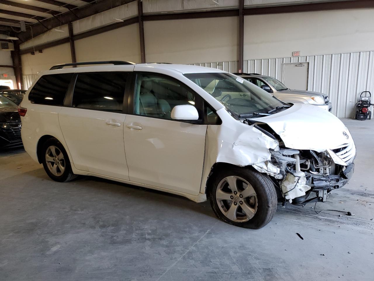 Photo 3 VIN: 5TDKK3DC7GS724882 - TOYOTA SIENNA 