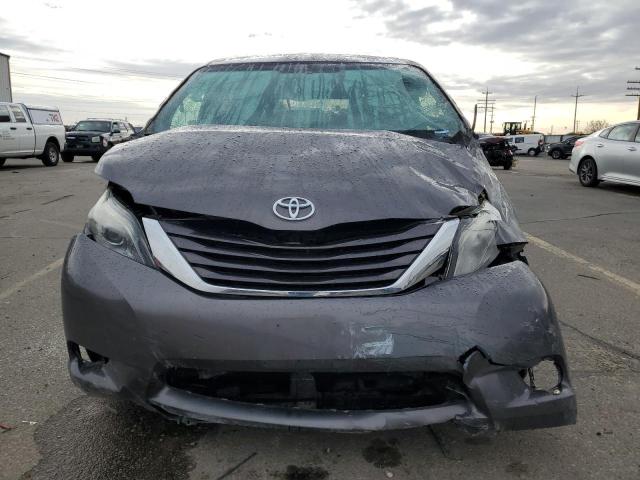 Photo 4 VIN: 5TDKK3DC7GS730360 - TOYOTA SIENNA LE 