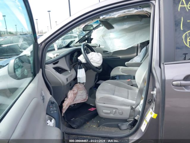 Photo 4 VIN: 5TDKK3DC7GS731699 - TOYOTA SIENNA 