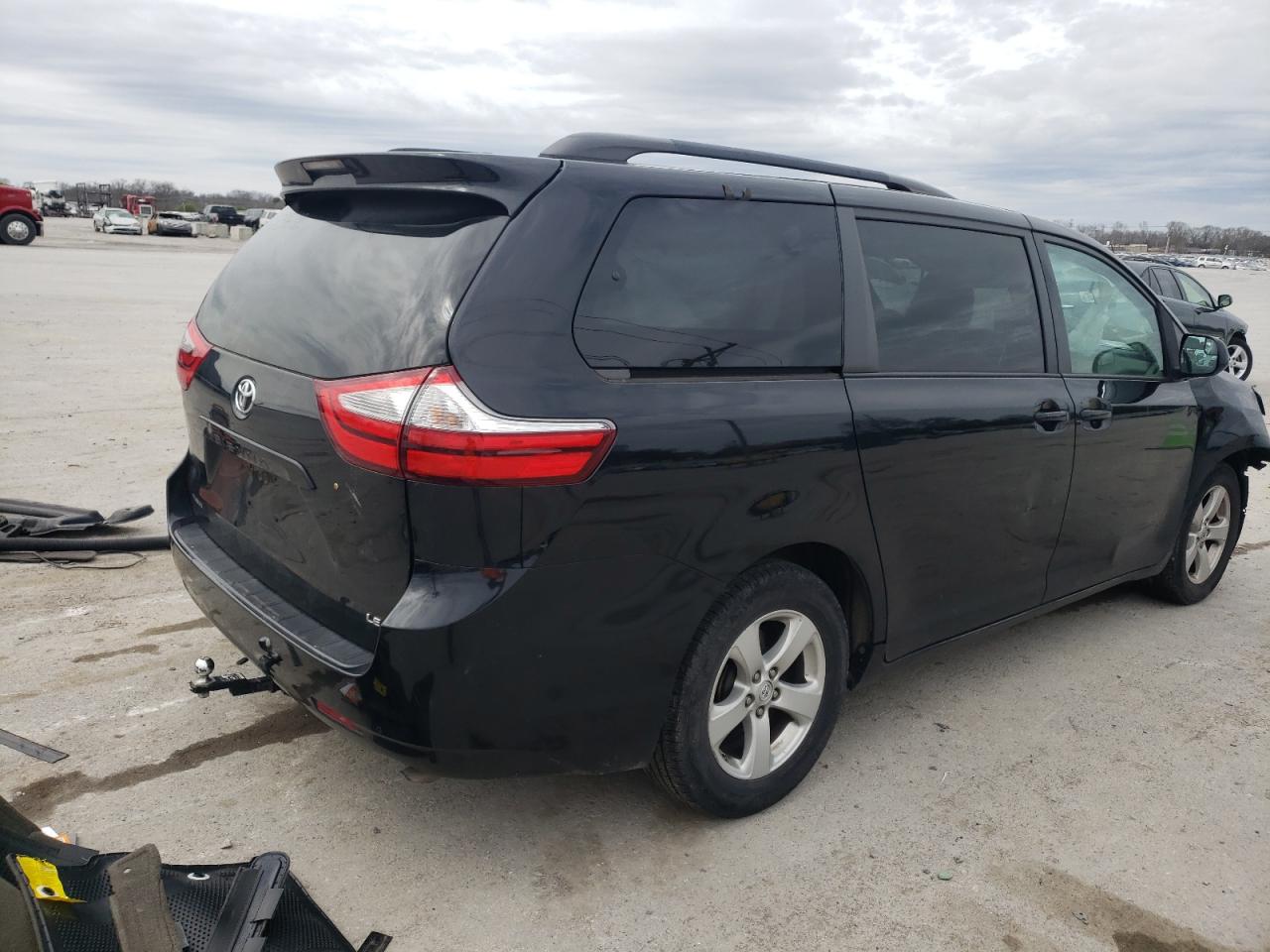 Photo 2 VIN: 5TDKK3DC7GS736112 - TOYOTA SIENNA 