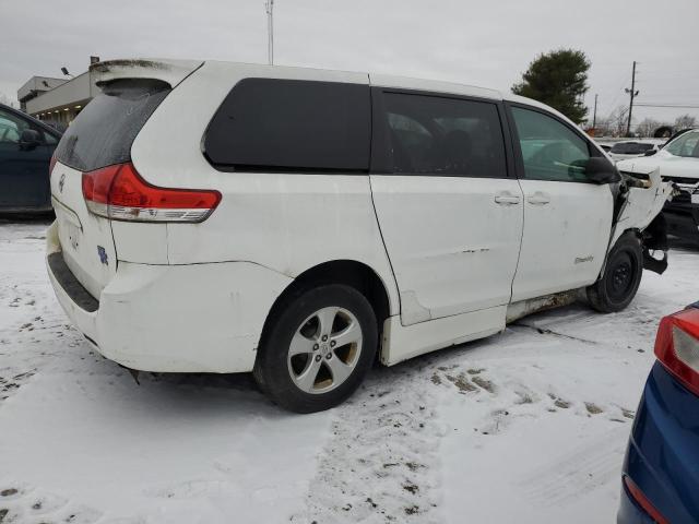 Photo 2 VIN: 5TDKK3DC8BS008064 - TOYOTA SIENNA LE 