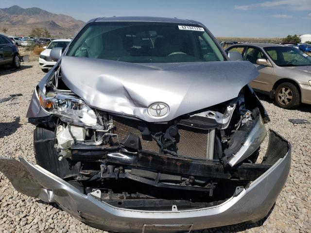 Photo 4 VIN: 5TDKK3DC8BS021896 - TOYOTA SIENNA LE 