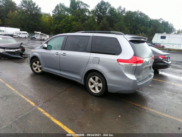 Photo 2 VIN: 5TDKK3DC8BS032106 - TOYOTA SIENNA 