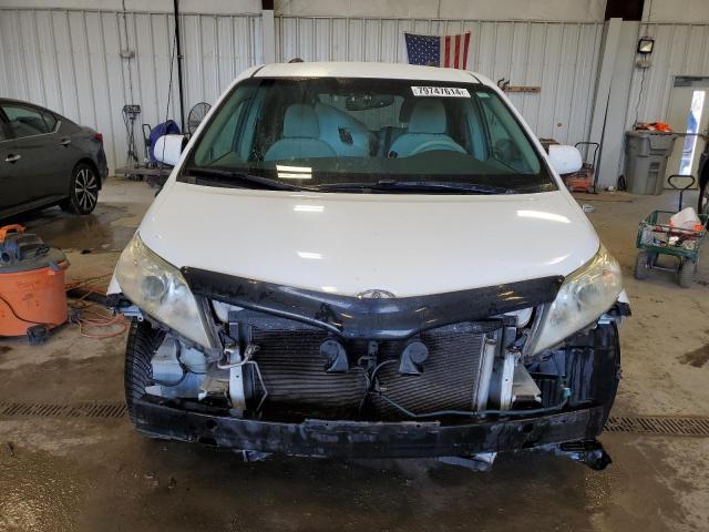 Photo 4 VIN: 5TDKK3DC8BS042361 - TOYOTA SIENNA LE 