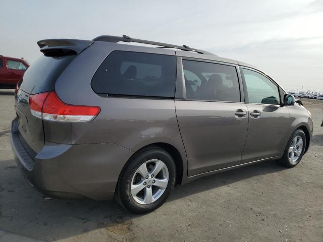 Photo 2 VIN: 5TDKK3DC8BS047964 - TOYOTA SIENNA LE 