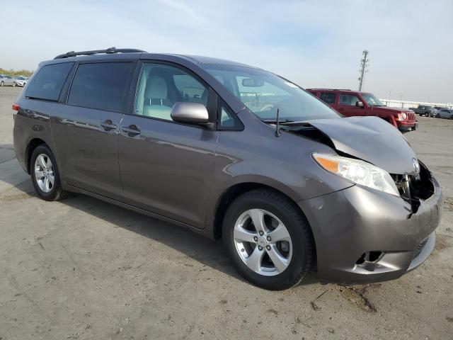 Photo 3 VIN: 5TDKK3DC8BS047964 - TOYOTA SIENNA LE 