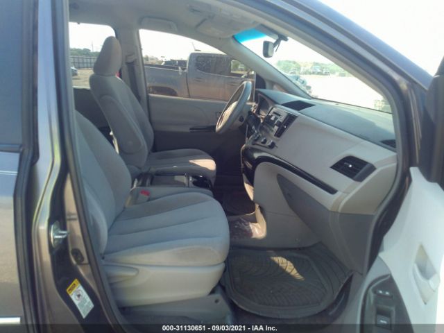 Photo 4 VIN: 5TDKK3DC8BS069267 - TOYOTA SIENNA 