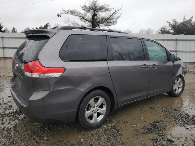 Photo 2 VIN: 5TDKK3DC8BS085369 - TOYOTA SIENNA LE 