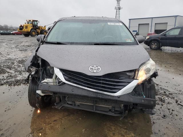 Photo 4 VIN: 5TDKK3DC8BS085369 - TOYOTA SIENNA LE 