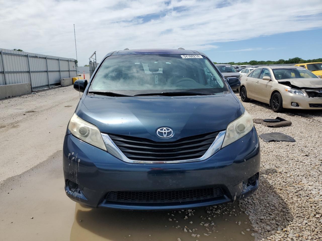 Photo 4 VIN: 5TDKK3DC8BS087803 - TOYOTA SIENNA 