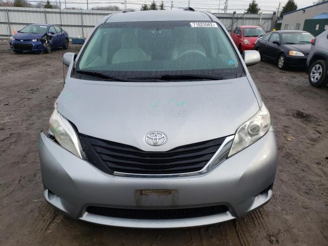 Photo 4 VIN: 5TDKK3DC8BS099420 - TOYOTA SIENNA LE 