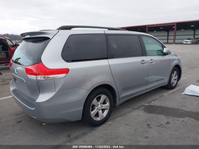 Photo 3 VIN: 5TDKK3DC8BS113171 - TOYOTA SIENNA 